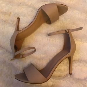 NWOT Apt 9 Defined Comfort Heels